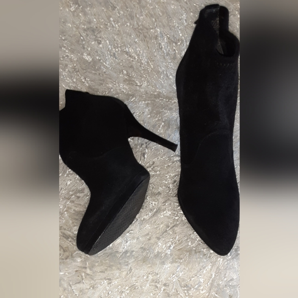 STUART WEITZMAN BLACK SUEDE HEEL ANKLE BOOTS